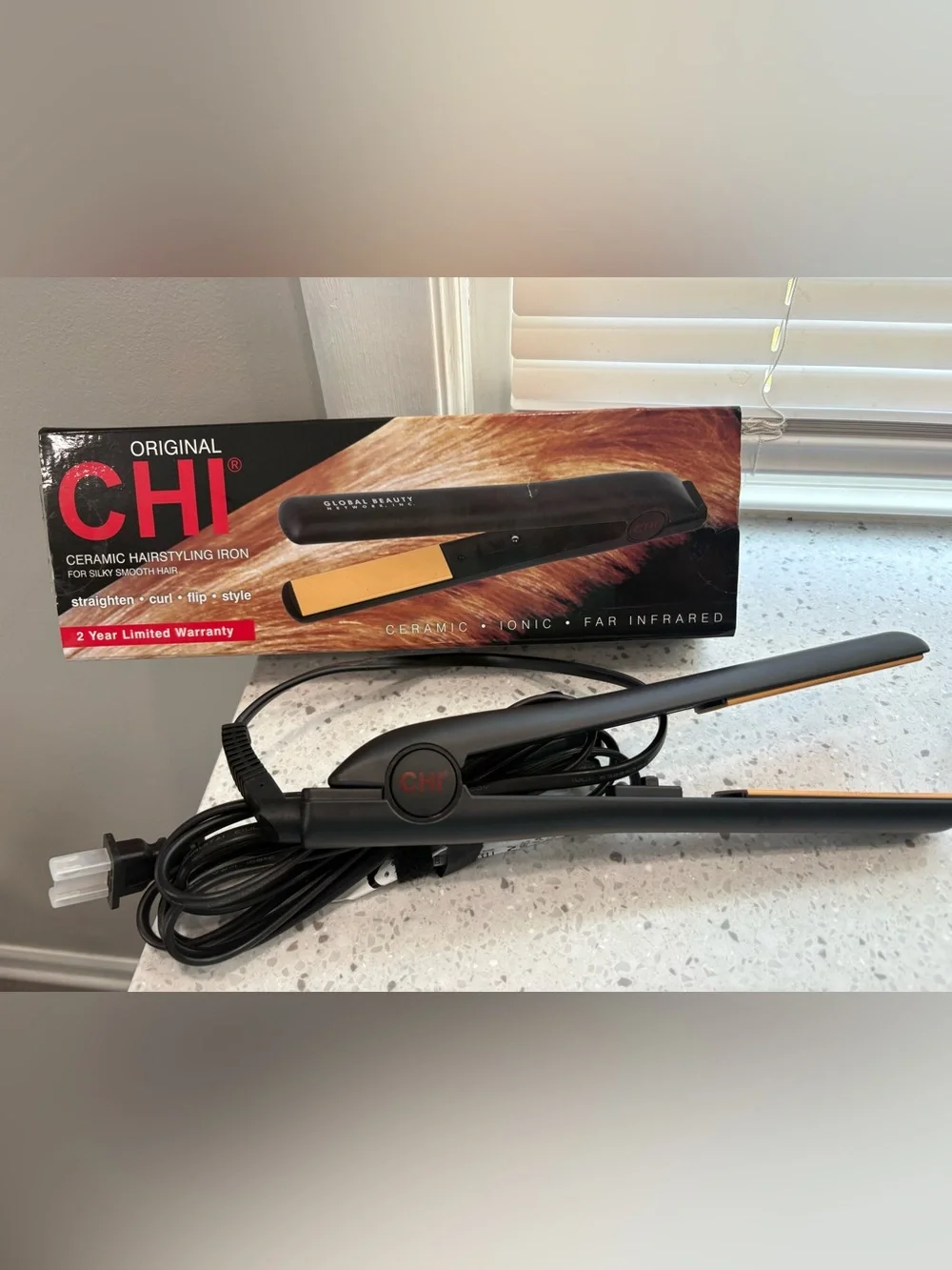 EUC Original CHI Ceramic Hairstyling Iron - Black with Gold Plates